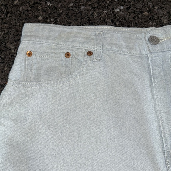 NWOT Levi’s Light Wash A-Line Mom Shorts - Picture 6 of 9
